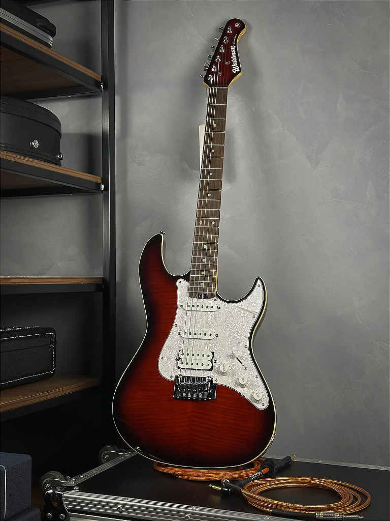 Guitarra Waldman ST-511F-FVI Red BRT com Captadores HSS e Ponte Tremolo