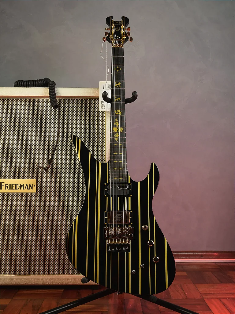Guitarra Schecter Synyster Custom-S Black with Gold Stripes com Sustainiac e Floyd Rose 1742