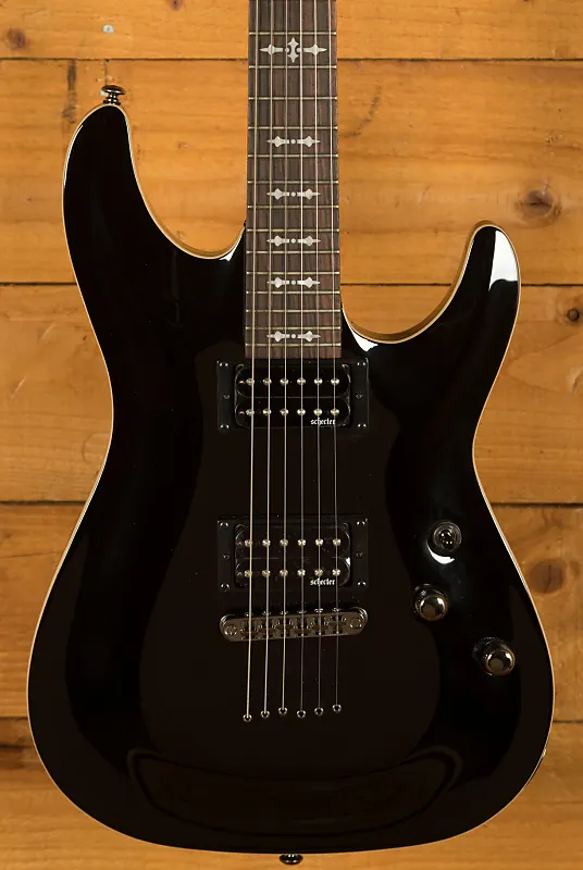 Guitarra Schecter Omen-6 BLK Gloss Black com Diamond Plus e Tune-O