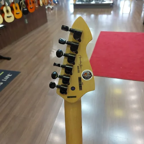 Guitarra Tagima J-3 TB Transparent Brown com Captação HSS  com Mini Humbucker e Ponte Tremolo 2 Pivôs