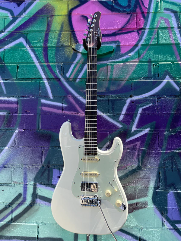 Guitarra Schecter Nick Johnston Traditional HSS Atomic Snow com Captadores Schecter Diamond HSS e Ponte Hipshot Hardtail 1541