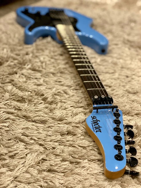 Guitarra Schecter Sun Valley Super Shredder FR S RBLU Riviera Blue com Captador Sustainiac e Ponte Floyd Rose 1288