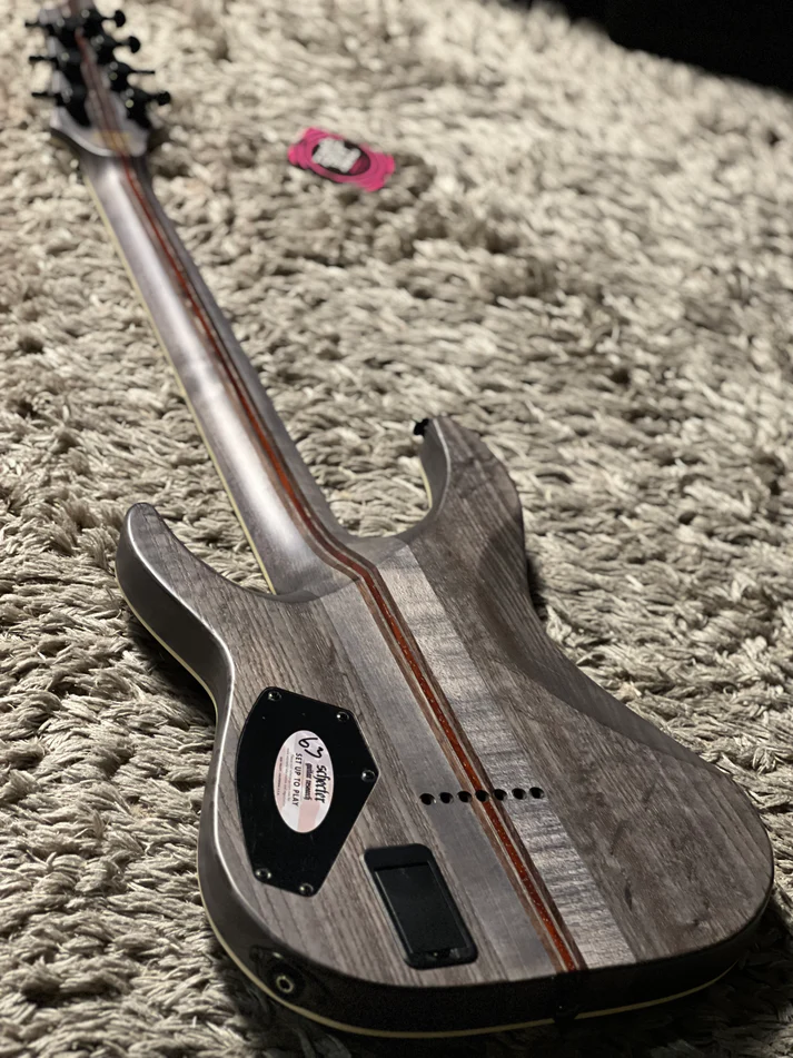 Guitarra Schecter C-7 SLS Elite Evil Twin SHC Satin Black 7 Cordas com Captadores Fishman Fluence Modern e Ponte Hipshot Hardtail 1349