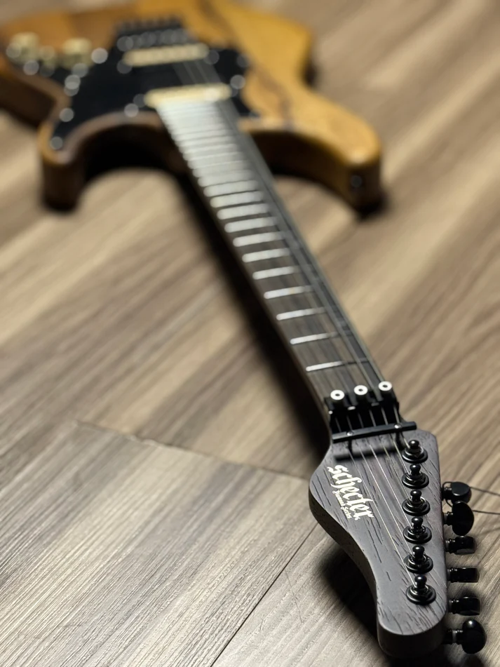 Guitarra Schecter Sun Valley Super Shredder Exotic HT Natural Satin com Captadores Schecter USA SuperCharger Mach-6 HH e Ponte Hipshot Hardtail 1269