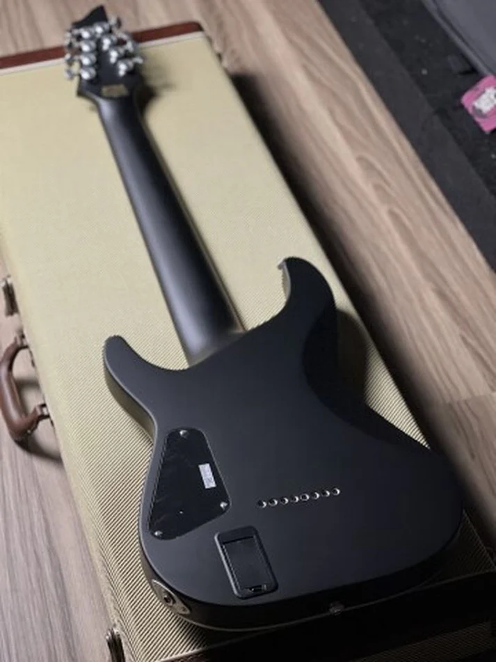 Guitarra Schecter Damien Platinum-8 SB Satin Black 8 Cordas com Captadores EMG 808 e Ponte Tune-O-Matic 1187