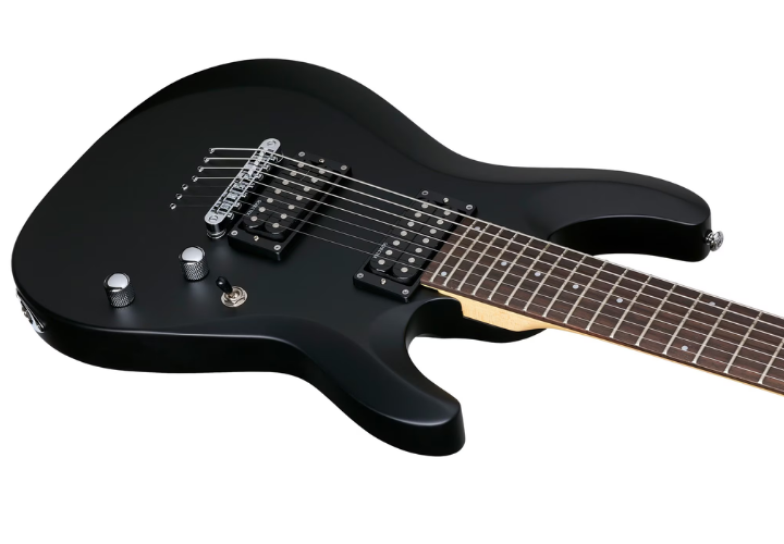 Guitarra Schecter C-7 Deluxe Satin Black com Captadores Schecter USA SuperCharger Mach-6 e Ponte Hipshot Hardtail 437