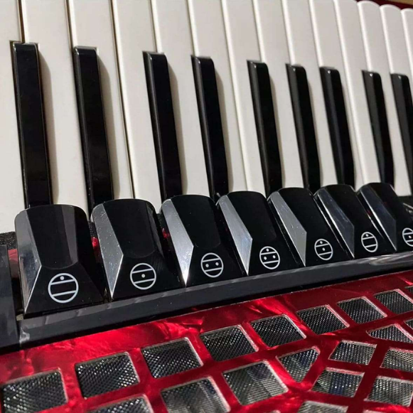 Acordeon Todeschini YW870 Vermelho 80 Baixos 37 Teclas com Bag