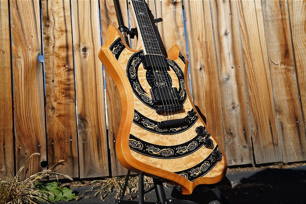 Guitarra Schecter Wylde Audio Nomad Norse Dragon Raw Top com Captadores EMG 81/85 e Ponte TonePros Tune-O-Matic 4575