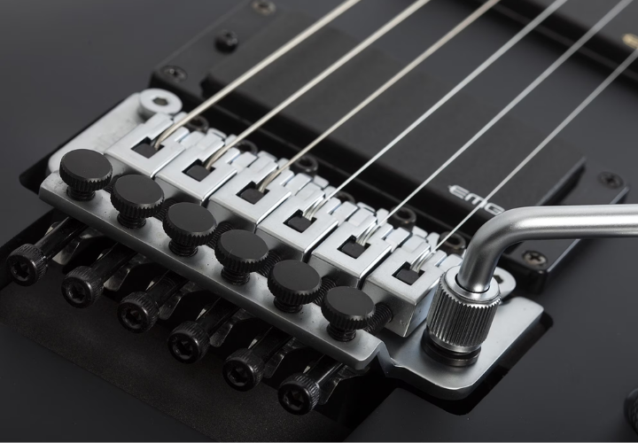 Guitarra Schecter Damien Platinum-6 FR SBK Satin Black com Captadores EMG 81/85 HH e Ponte Floyd Rose Special 1183