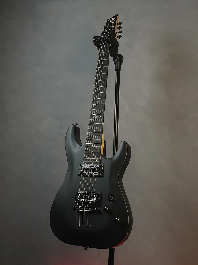 Guitarra Schecter C-7 SGR Midnight Satin Black com Captadores Diamond Plus HH e Ponte Tune-O-Matic String-Thru 3822