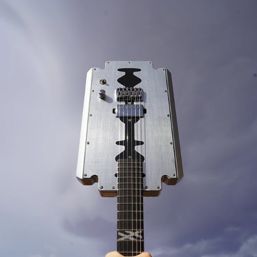 Guitarra Schecter Machine Gun Kelly Razor Blade Metallic Silver com Captador Schecter USA Pasadena Plus e Ponte Hipshot Hardtail 88
