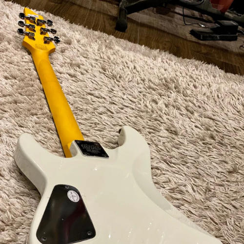 Guitarra Schecter Demon-6 Vintage White com Captadores Diamond Active HB-105S HH e Ponte Tune-O-Matic String-Thru 3244