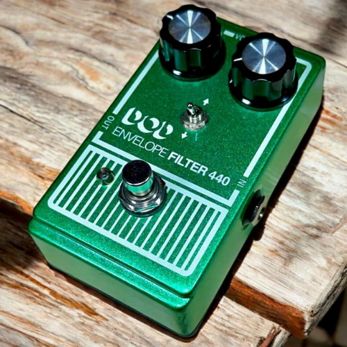 Pedal DOD Envelope Filter 440 Reissue com Controles Level Range e Switch Up/Down True Bypass