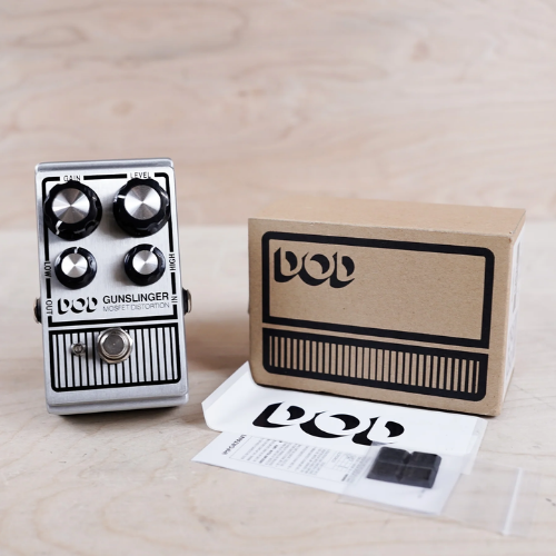 Pedal DOD Gunslinger MOSFET Distortion com Controles Independentes Gain Level Low High e Operação 9V/12V True Bypass