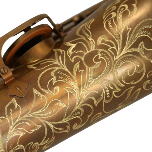 Saxofone Tenor Cannonball TVR-L Vintage Reborn Dark Amber Lacquer com Campana One-Piece Hand-Hammered, Chaves com Semi-Precious Stones e Case Rígido Inclusos