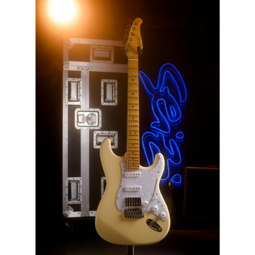 Guitarra Seizi Vintage Budokan HSS Ozielzinho Rising Sun Cream com Captadores Seizi Jutsu Alnico V Ponte Flutuante 2 Pivôs Escala Escalopada Trastes Inox e Bag Deluxe 10361138