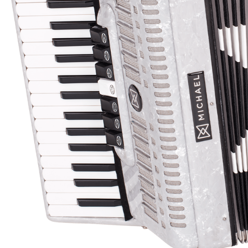 Acordeon Michael ACM8007N Branco Perolado 80 Baixos 7 Registros Terça de Voz 37 Teclas Palhetas Aço Inoxidável Fole Linho Couro Bag com Rodinhas e Alça