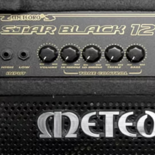 Amplificador Meteoro Star Black 12 130W 12 Polegadas para Contrabaixo com Falante 12" Tweeter Piezo EQ 4 Bandas Entradas Ativa/Passiva e Saída Balanceada para Som Claro Definido e Potente