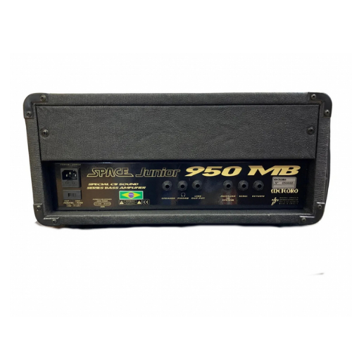 Cabeçote Meteoro Space Bass Jr. 950 MB para Contrabaixo com Chave -10dB para Ativo EQ 3 Bandas (Graves, Médios, Agudos) Effect Loop (Send/Return) Aux In para Backtrack Saídas para Caixa Externa