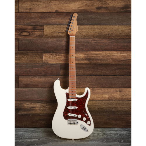 Guitarra Benson Hardy HD 901 OWT TTPG Olympic White com Captadores Wilkinson Alnico 5 Single-Coil Ponte Wilkinson Tremolo 2 Pivôs Pickguard Tortoise e Bag