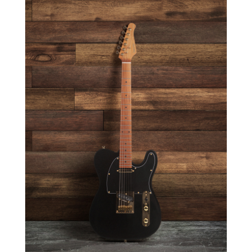 Guitarra Benson Hardy HD 904 BK BK Gold Black com Corpo Alder Braço Roasted Maple Parafusado Escala Roasted Maple 22 Trastes 2 Captadores Single Coil Wilkinson Alnico e Bag