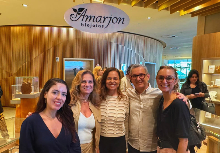 Isabel e Marcos, sócios-fundadores da Amarjon, e representantes do SEBRAE