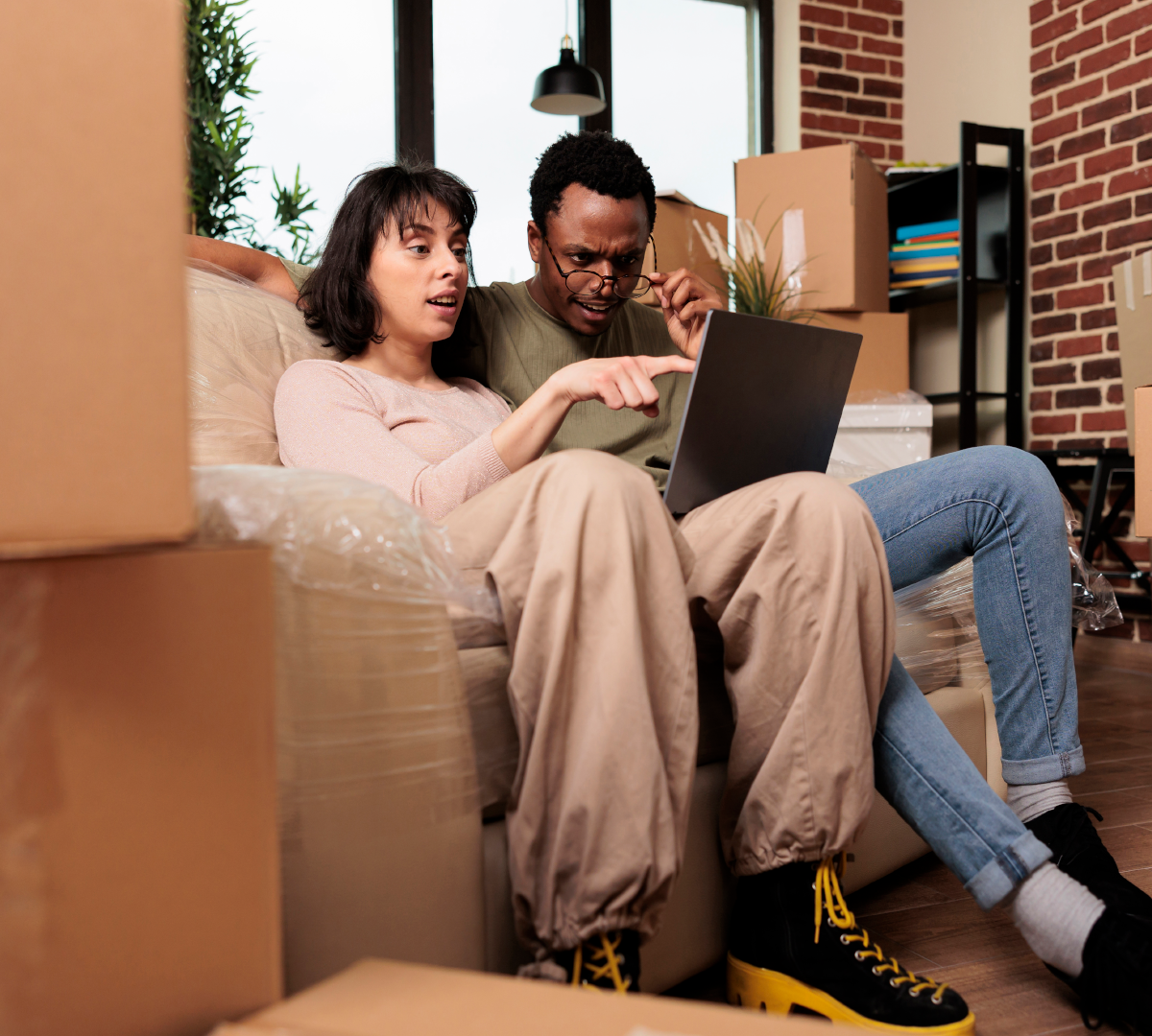 Passo a passo de como comprar na Home Mobily: seleção de produtos, carrinho, identificação, pagamento, fechamento, aprovação, transporte, entrega e avaliação