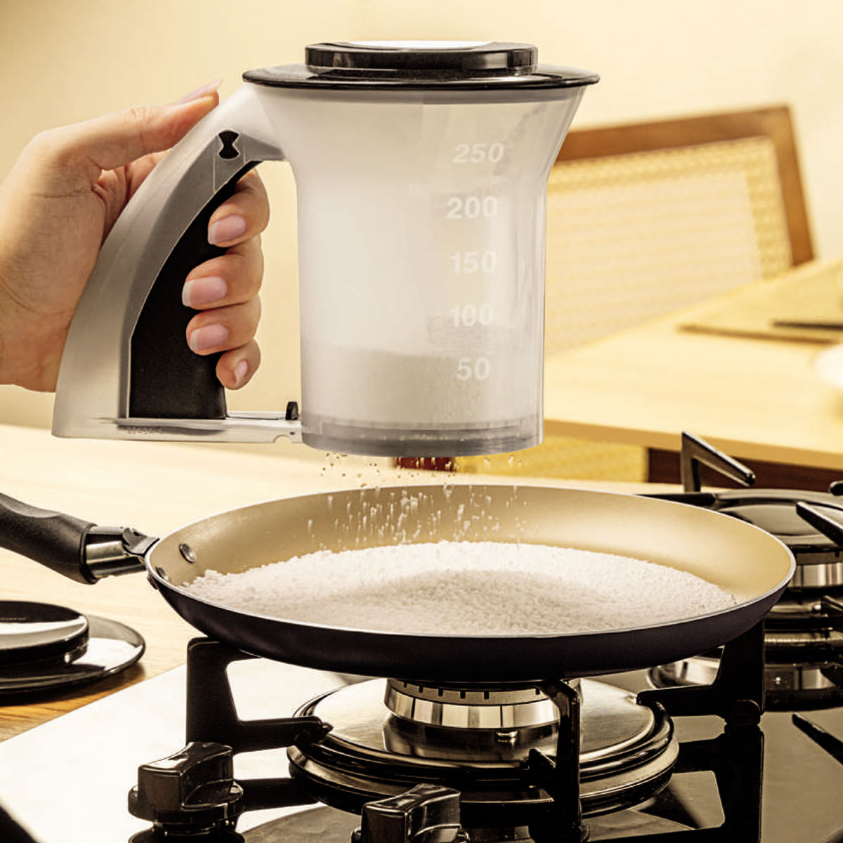 Tupperware Polvilhador e Tapioqueira 250g Preto - Comprar