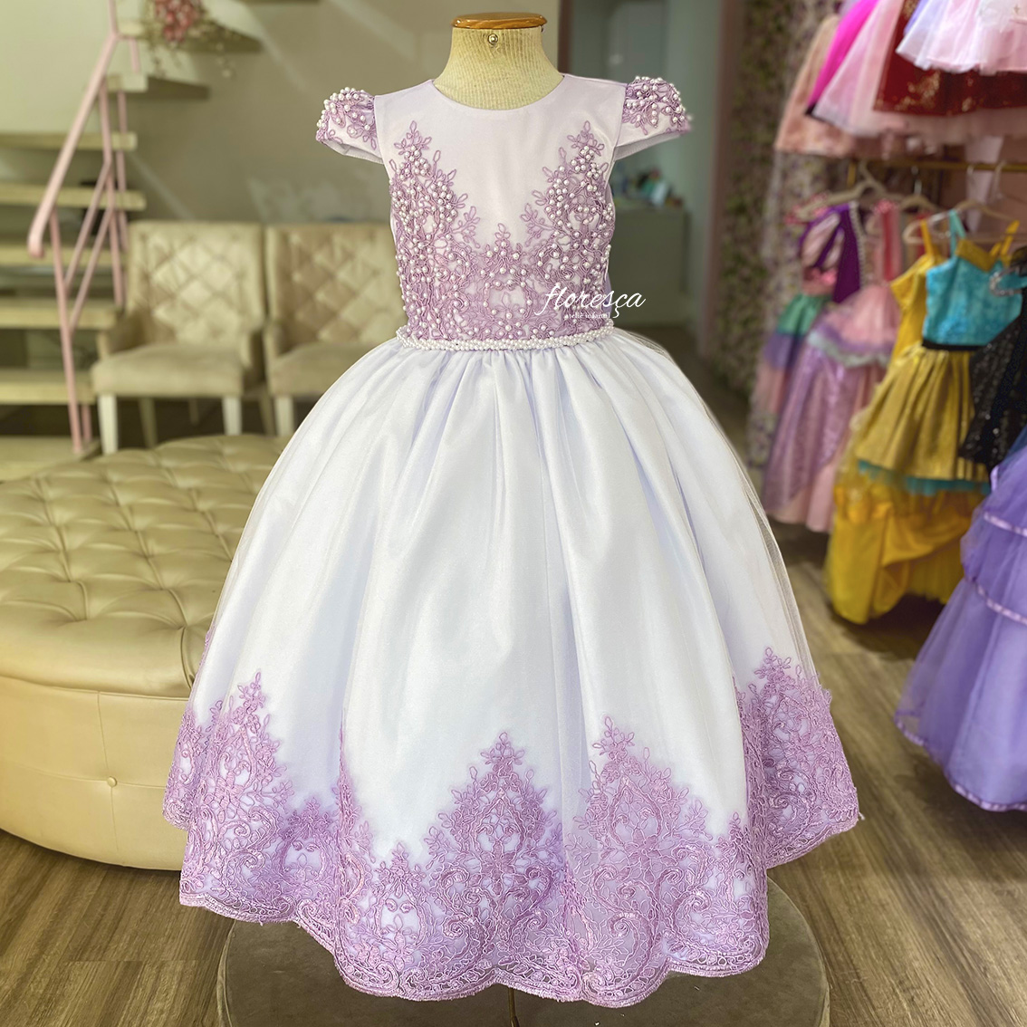 Vestido Infantil Daminha Roseane Lilás e Branco | Floresça Ateliê -  Floresça Ateliê Infantil