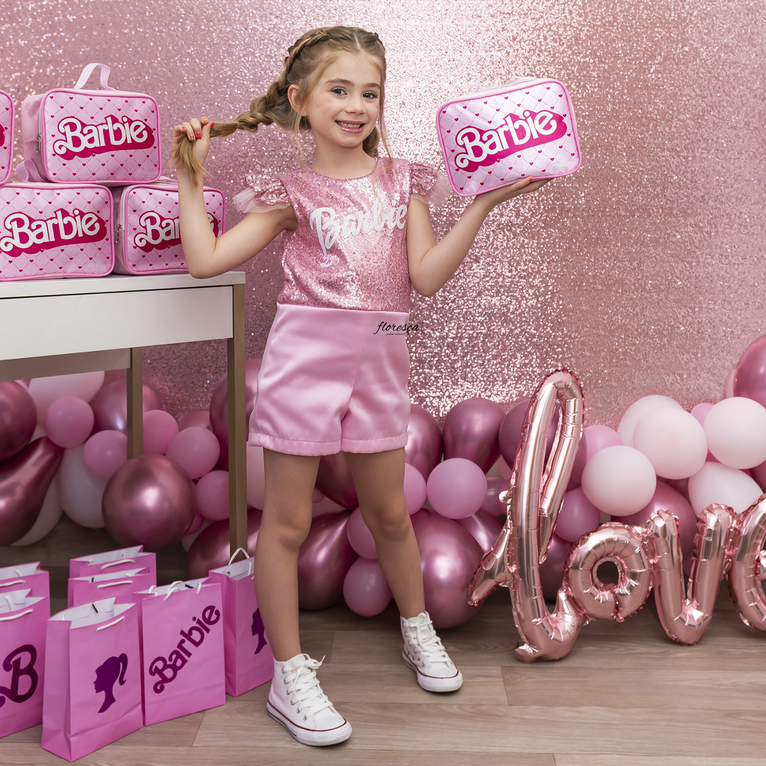 Macacão Infantil Barbie Rosa Paetê | Floresça Ateliê - Floresça Ateliê  Infantil