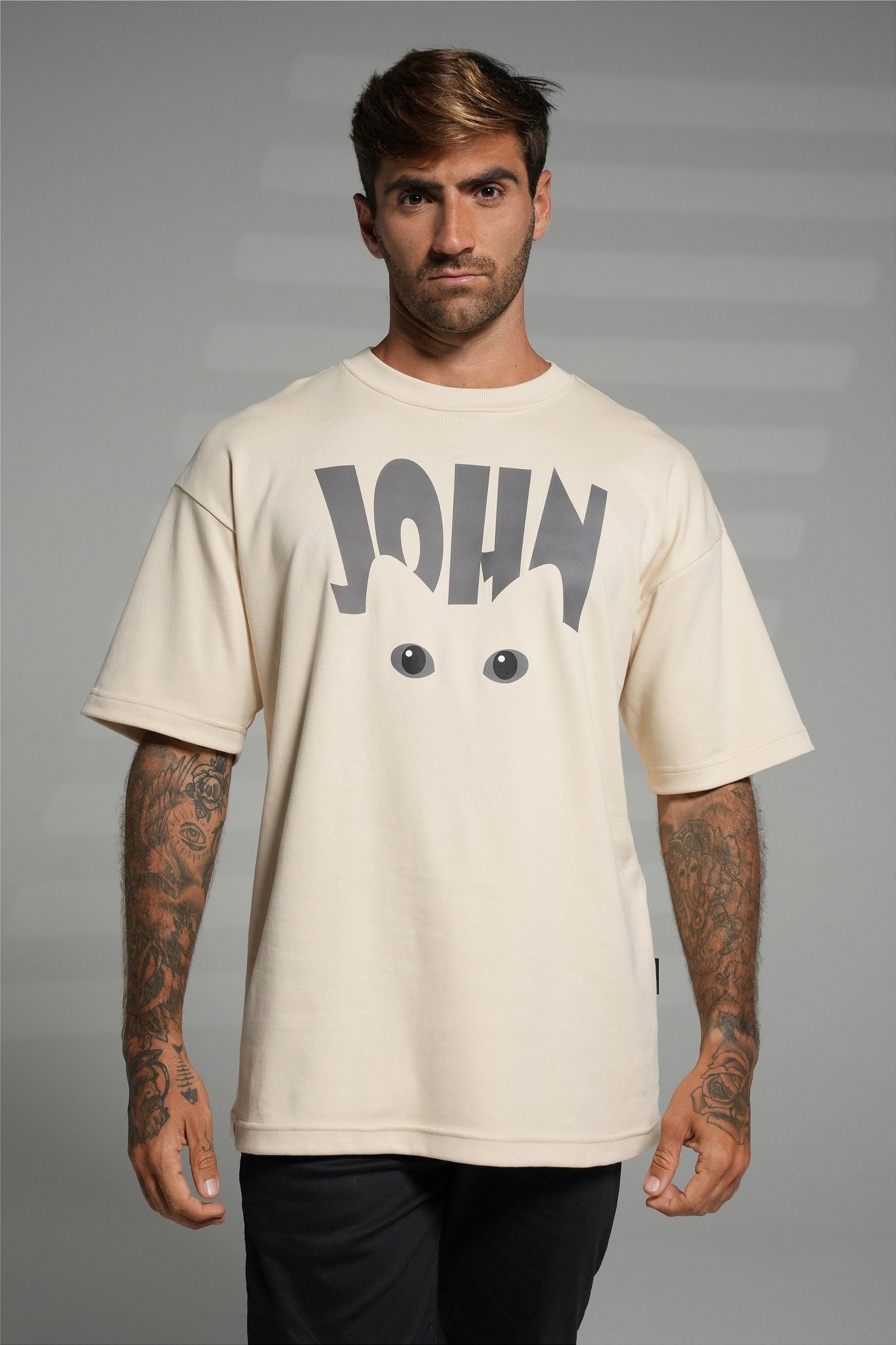Camiseta oversized beige - john cat - JOHN VERDAZZI: The Ultimate Fashion  Luxury E-Shop - Site Oficial