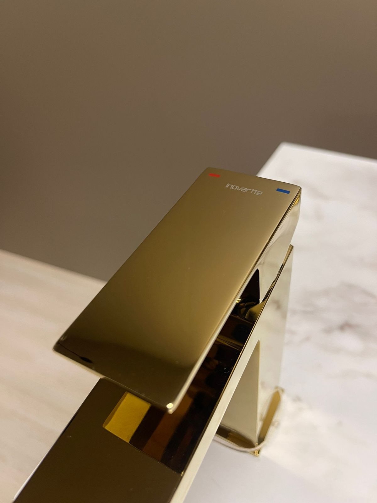 Torneira Monocomando Quadrada Bica Baixa Dourada Gold Luxo