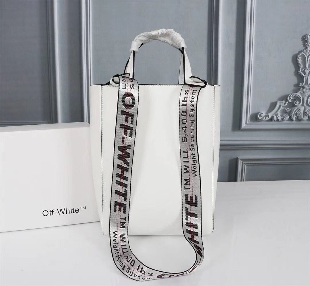 オフホワイトoff-white SCULPTURE TOTE 3way バッグ Bolsa Off-White Branca 