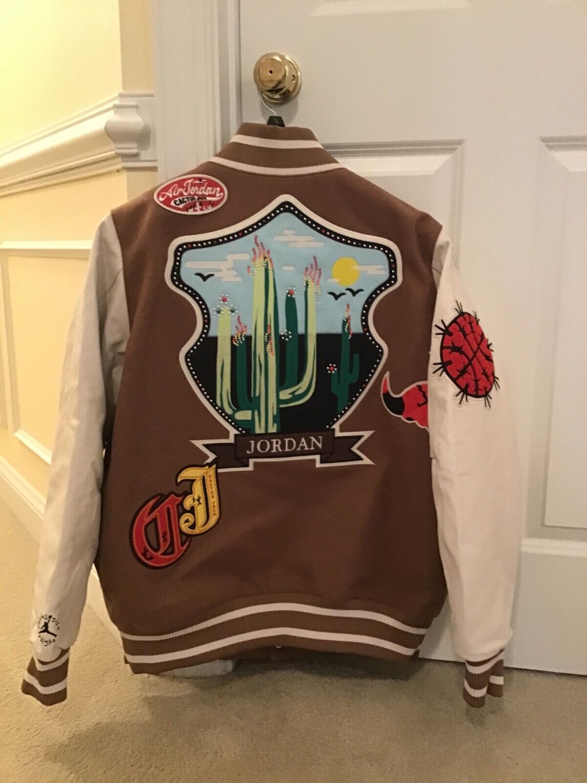 Jaqueta Varsity Air Jordan x Travis Scott 'Antique Brown