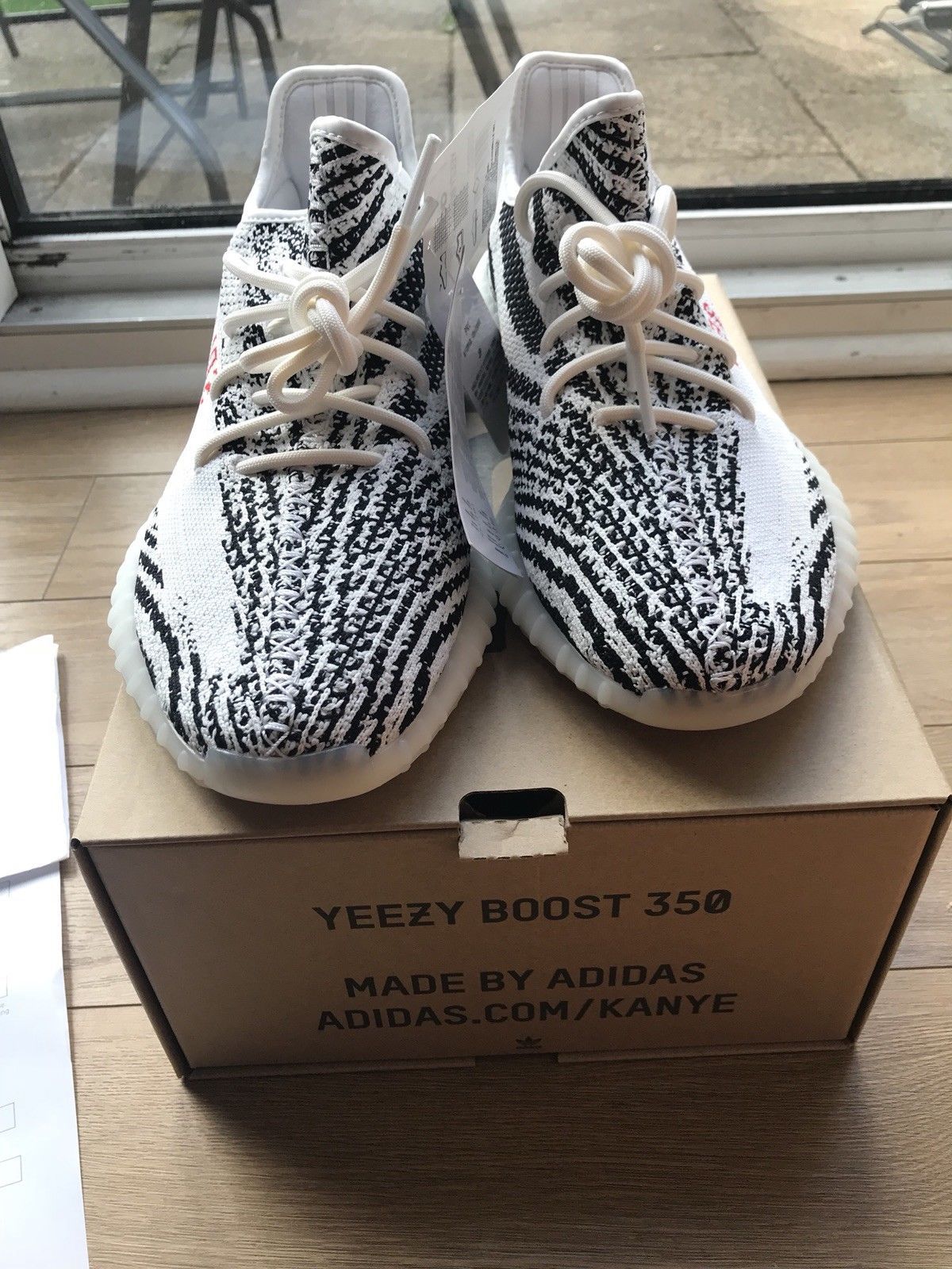 Adidas Yeezy Boost 350 v2 Zebra - Boutique ZeroUm | Conceito Hype