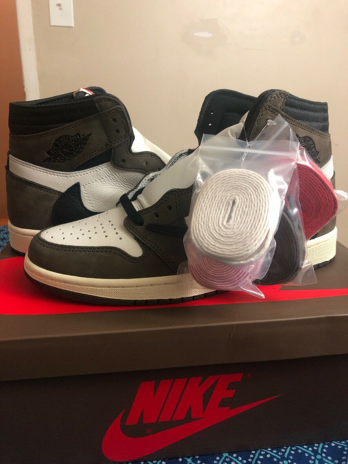 Air Jordan 1 Travis Scott - Boutique ZeroUm | Conceito Hype Air Jordan 1 Travis Scott - Boutique ZeroUm | Conceito Hype