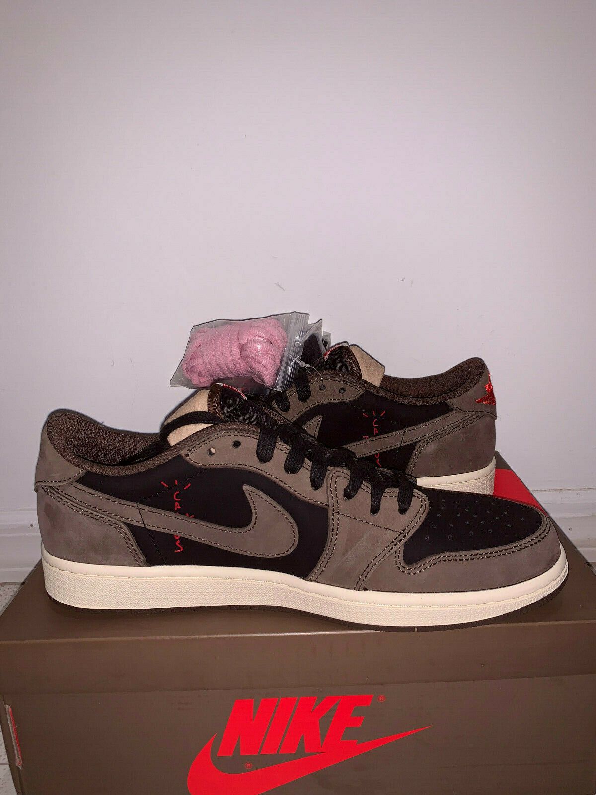 Air Jordan 1 Travis Scott Low - Boutique ZeroUm | Conceito Air Jordan 1 Travis Scott Low - Boutique ZeroUm | Conceito