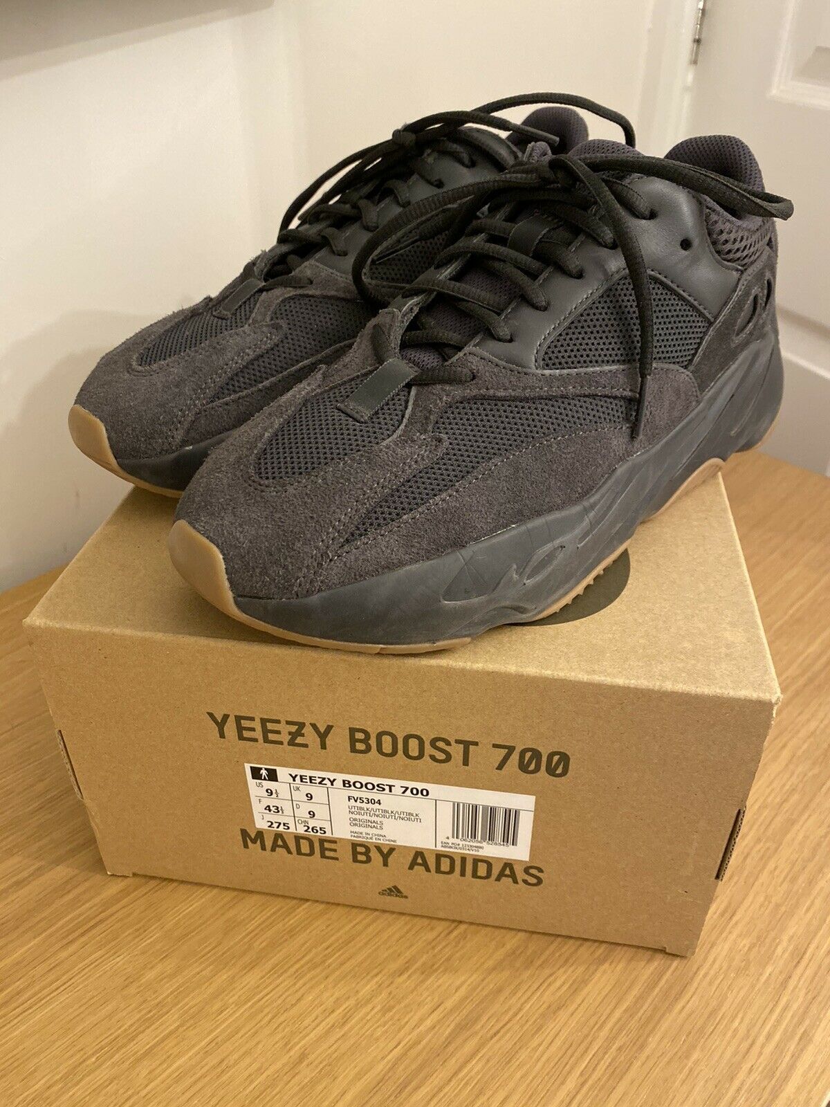 Adidas Yeezy Boost 700 Utility Black - Boutique ZeroUm | Conceito