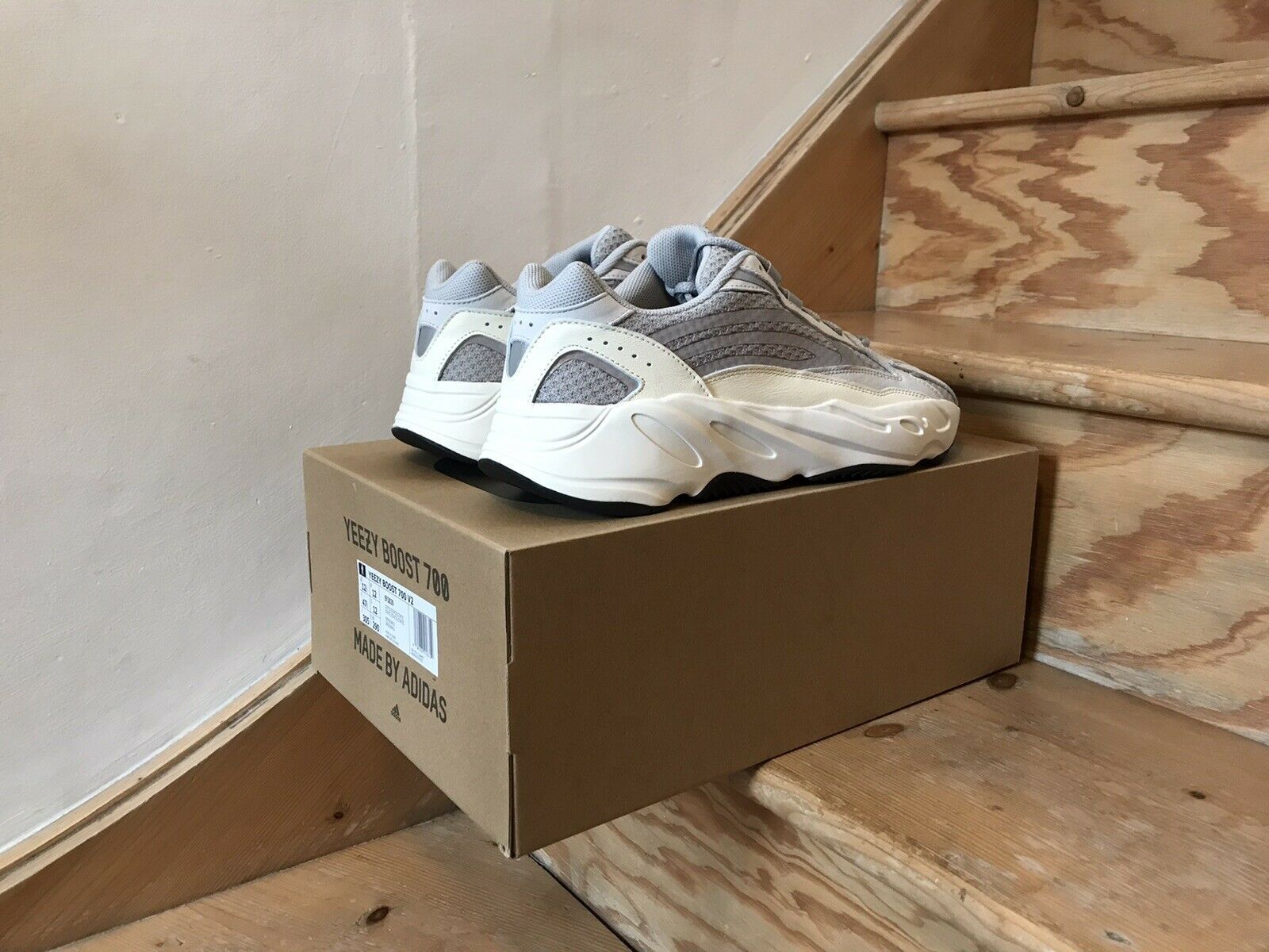 Adidas Yeezy 700 V2 Static - Boutique ZeroUm | Conceito Hype Adidas Yeezy 700 V2 Static - Boutique ZeroUm | Conceito Hype