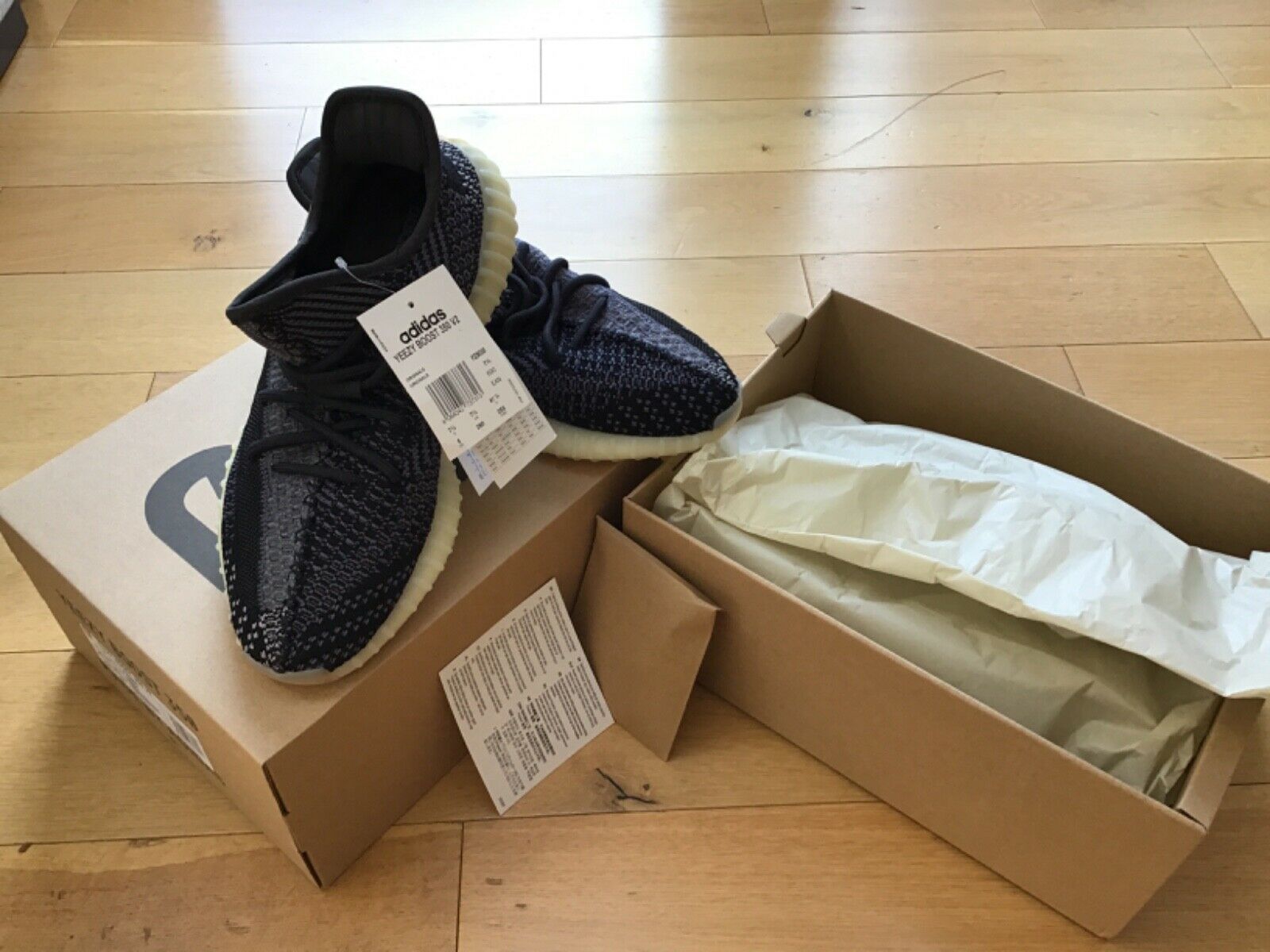 adidas Yeezy Boost 350 V2 'Carbon' - Boutique ZeroUm adidas Yeezy Boost 350 V2 'Carbon' - Boutique ZeroUm