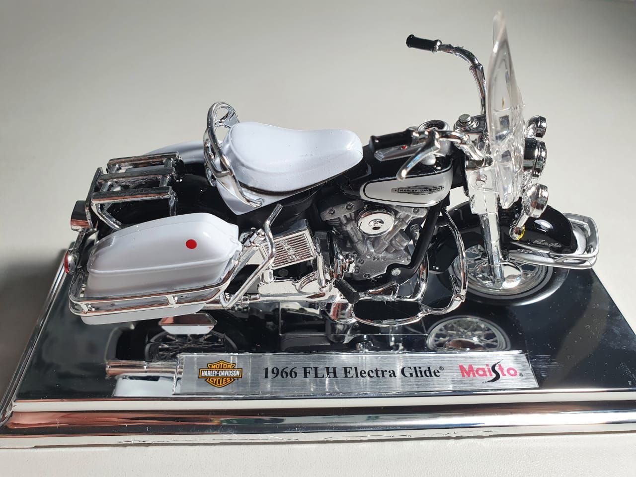 Miniatura Moto Harley-Davidson 1966 FLH Electra Glide Maisto 1:18 - Machine  Cult