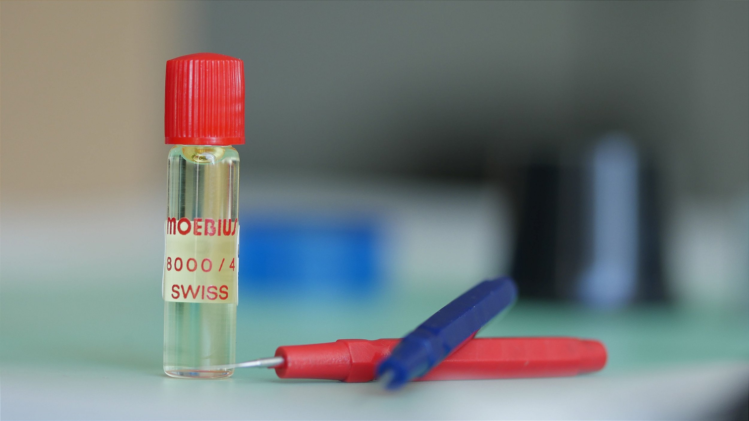 Olio Per Orologi Moebius 8000 - Bottiglia Da 1ml, Per Movimenti Meccanici, Prodotto In Svizzera - Foto 4