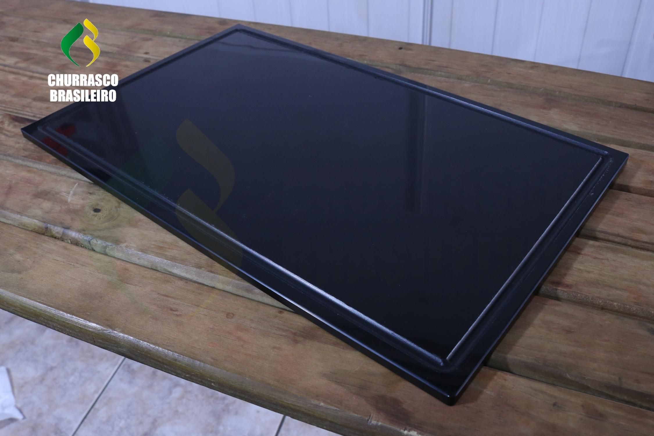 Tábua de corte de Polietileno Preta Black Piano com canaleta 50x30 -  Churrascobrasileiro - Churrasqueiras e acessórios para o seu churrasco