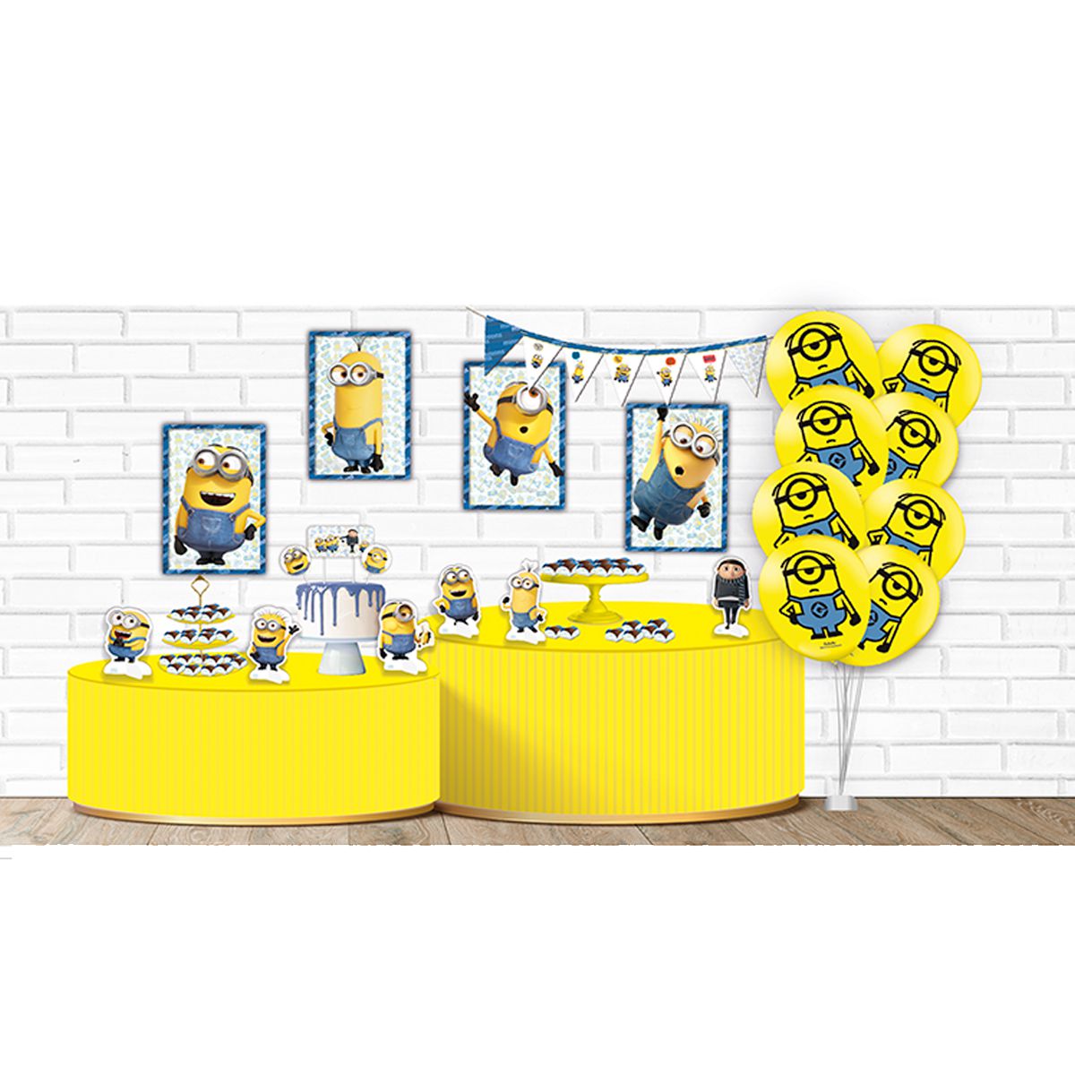 Decoração do primeiro aniversário da menina lindo bolo amarelo