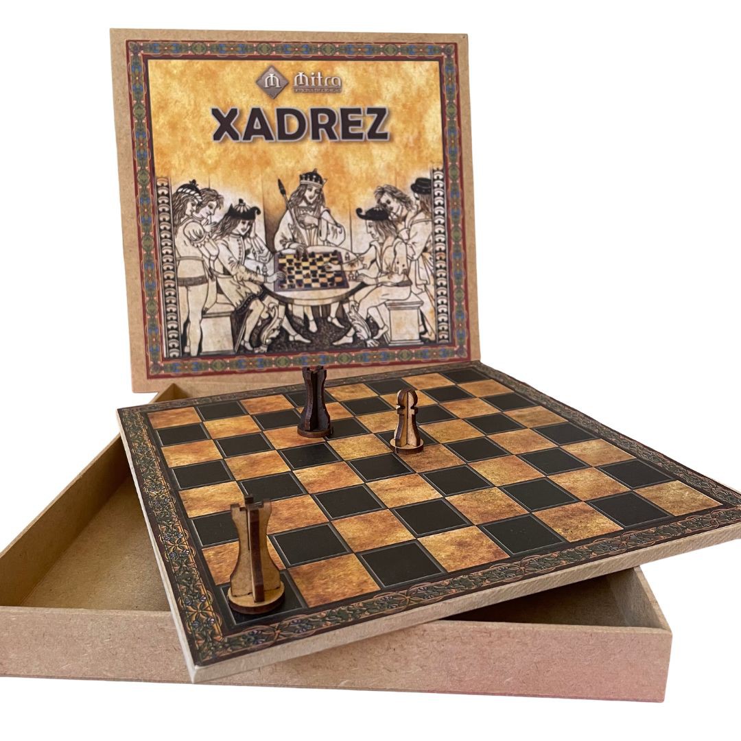 Antigo Mini Jogo de Xadrez - Todo em madeira - Peças de encaixe de