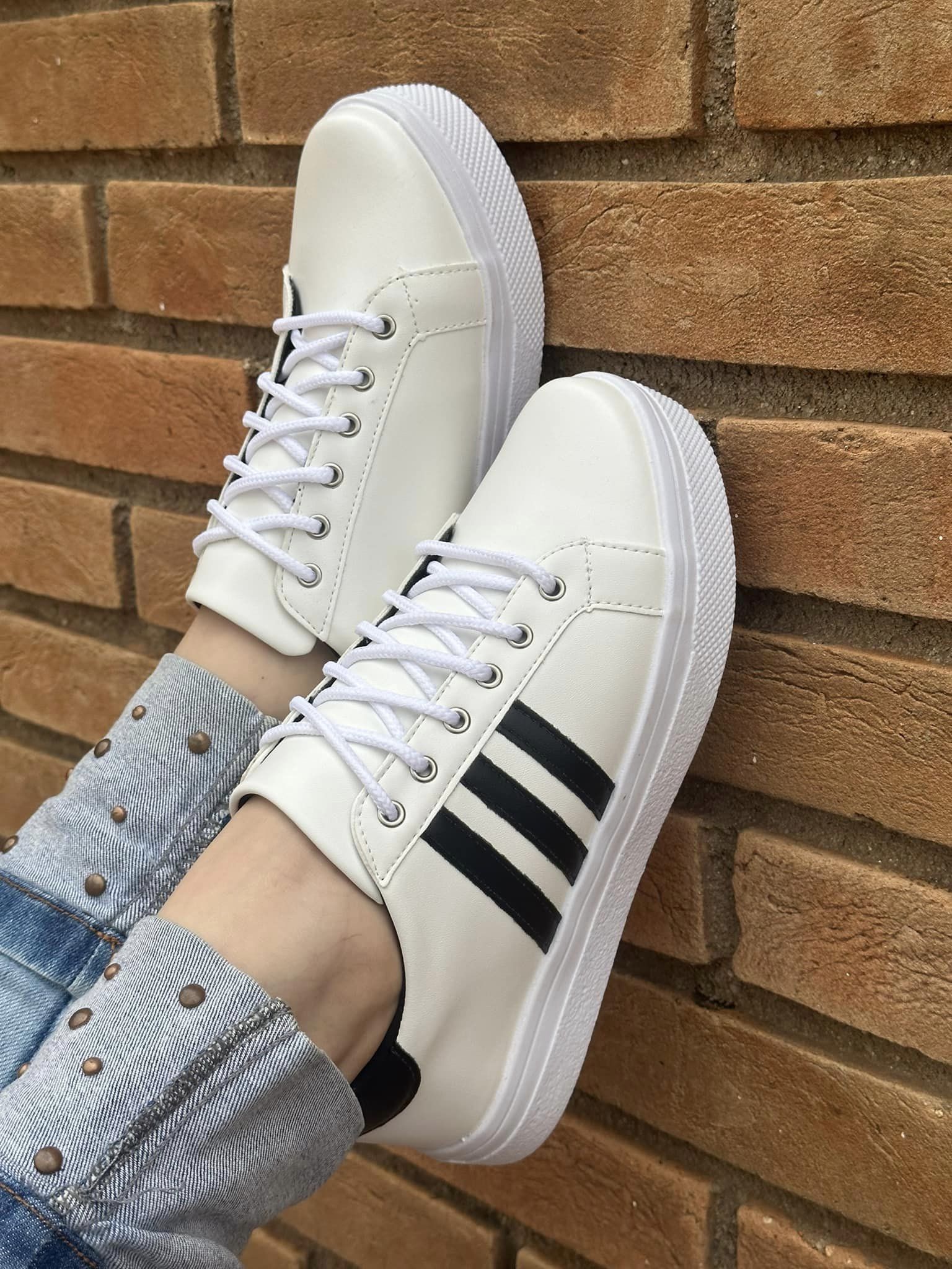 Tênis branco com listra cheap preta