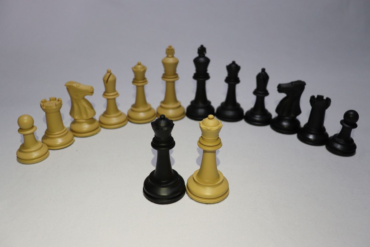 Peças de Xadrez modelo FIDE Extra chumbadas em plástico. - Escorrega o Preço
