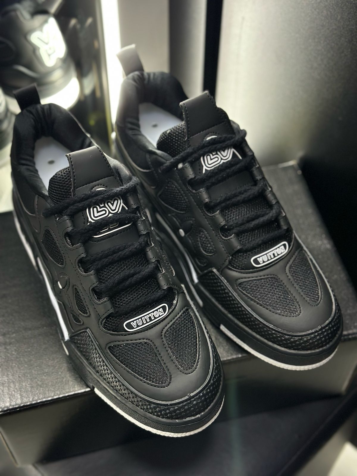 Louis Vuitton ブラック Tênis LV Trainer - Sapatos | LOUIS VUITTON ®