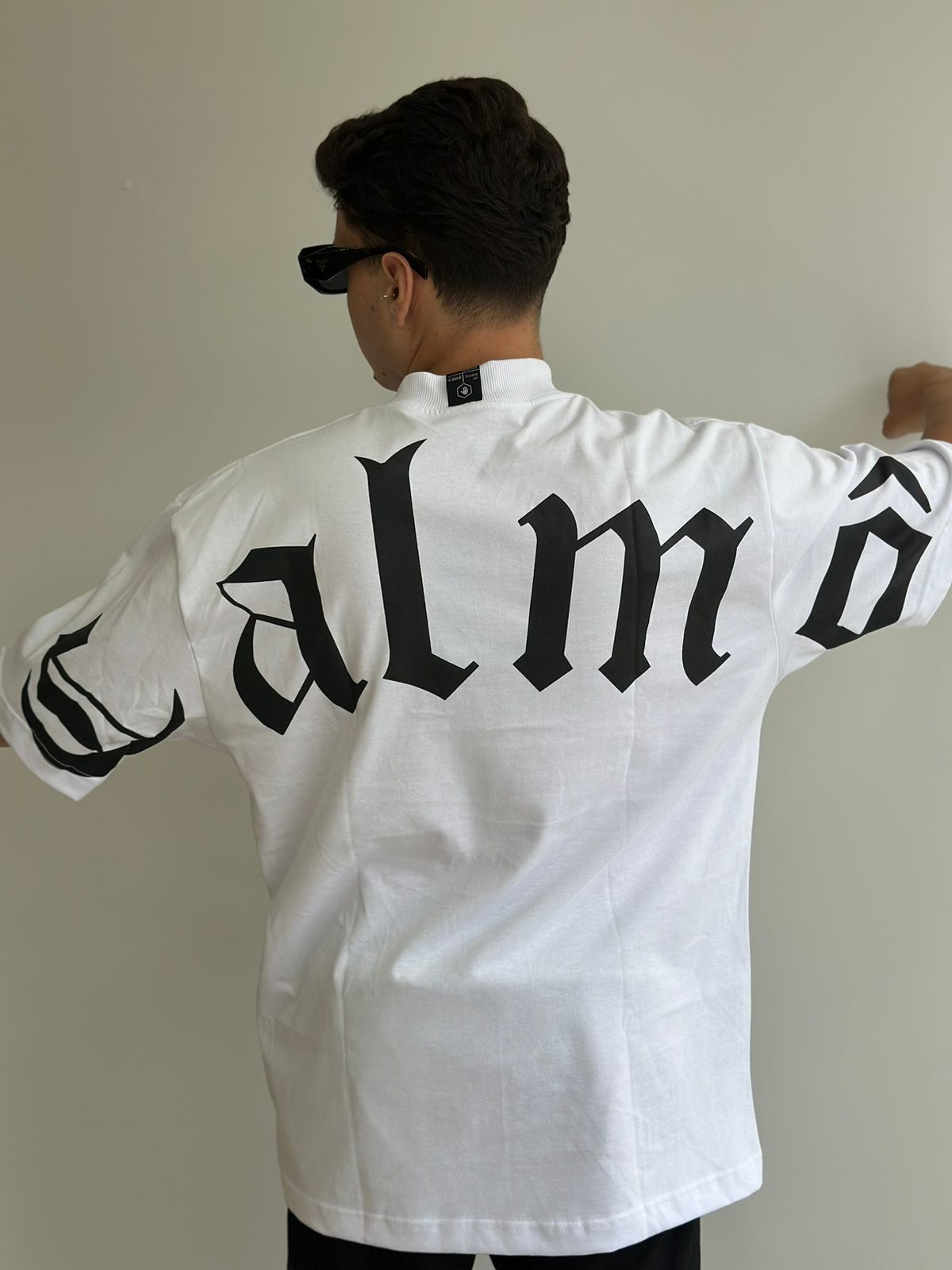 Camiseta Over Calmô Shoulder Branca - WC SHOES