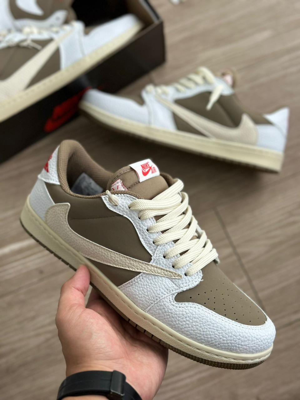 AIR JORDAN 1 TRAVIS SCOTT BCO/ BEGE - WC SHOES